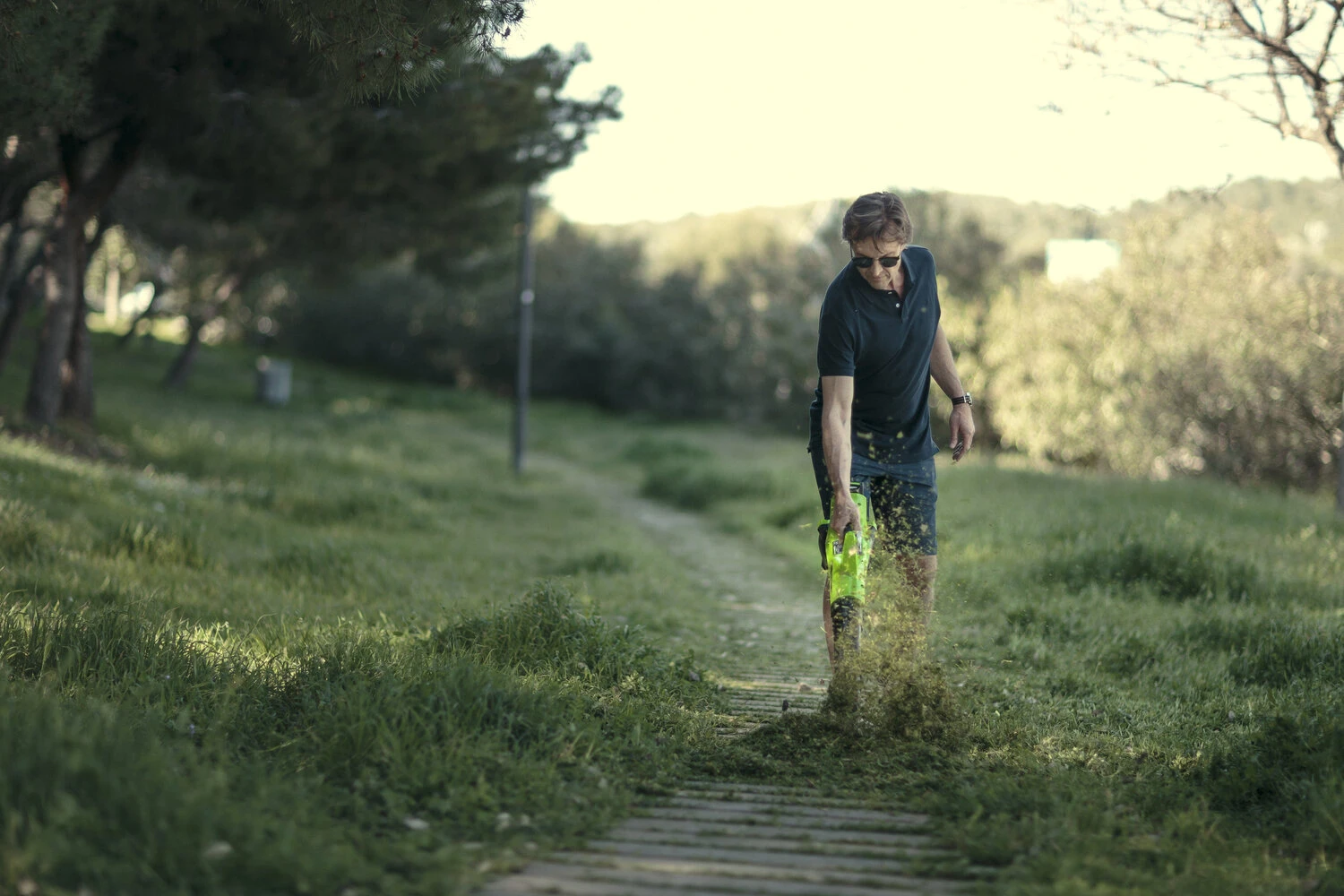 Greenworks 2400807AU-Kit G-MAX 40V 4.0Ah Lithium-Ion Cordless Garden Power Leaf Axial Blower Combo Kit G40AB 9 Greenworks 2400807AU-Kit G-MAX 40V 4.0Ah Lithium-Ion Cordless Garden Power Leaf Axial Blower Combo Kit G40AB - Image 7