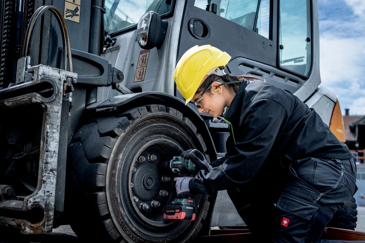 Metabo SSW 18 LTX 800 BL 18V Lithium-ion Cordless Brushless 800Nm 1/2″ Square Drive High Torque Impact Wrench – Tool Only 602403840 6 Metabo SSW 18 LTX 800 BL 18V Lithium-ion Cordless Brushless 800Nm 1/2″ Square Drive High Torque Impact Wrench – Tool Only 602403840 - Image 4