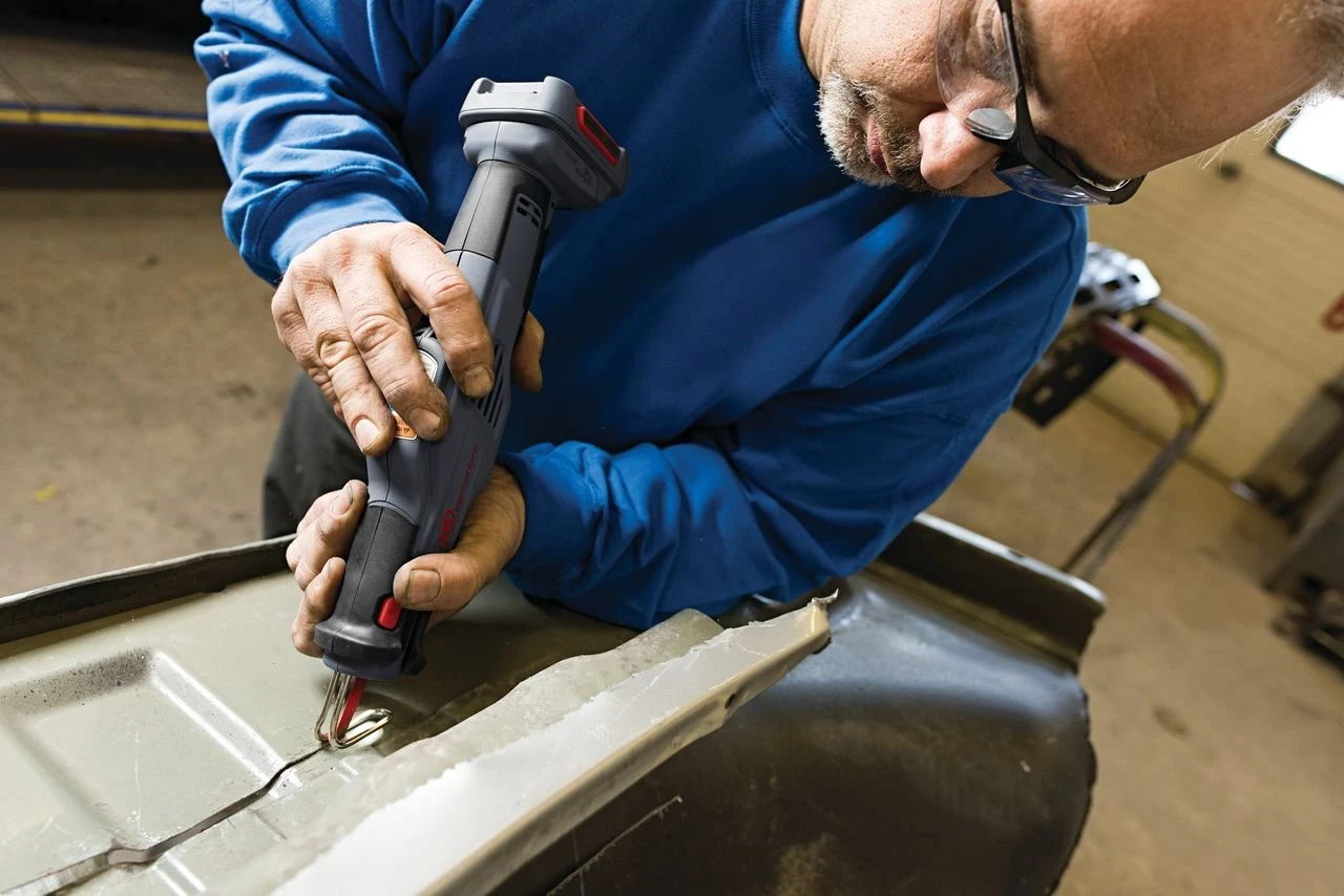 Ingersoll Rand C1101-K2 12V Cordless Lithium-Ion IQV12 Series C1101 Reciprocating Saw Kit C1101AN-K2 6 Ingersoll Rand C1101-K2 12V Cordless Lithium-Ion IQV12 Series C1101 Reciprocating Saw Kit C1101AN-K2 - Image 4