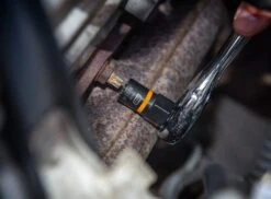 GEARWRENCH 83911 7 Piece 1/4″ & 3/8″ Square Drive SAE BOLT BITER™ Impact Extraction Twist Socket Set -Tools Discounts GW 84760 INUSE01 4