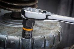 GEARWRENCH 87911 7 Piece 1/4″ & 3/8″ Square Drive Metric BOLT BITER™ Impact Extraction Twist Socket Set -Tools Discounts GW 84761 INUSE01 1