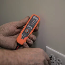 KLEIN Tools A-ET40 Digital AC/DC Voltage Tester 12 To 240V AC, 1.5 To 24V DC -Tools Discounts et40 app2