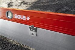 Sola RED CLIP Spirit Level Clamp Mounting Clips, Stainless Steel Spring For Stripping Screeding Bar And Straight Edge 01999901 -Tools Discounts pic app zb red clip 002